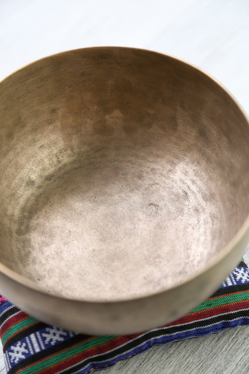 Singing Bowls Antique Singing Bowl Heart Chakra 177Hz oldbowl653