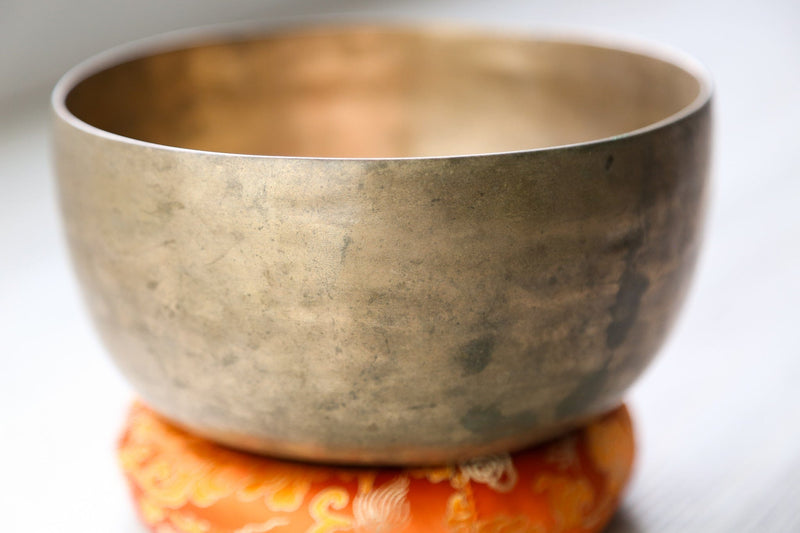 Singing Bowls Antique Singing Bowl Heart Chakra 185Hz moonbowl642