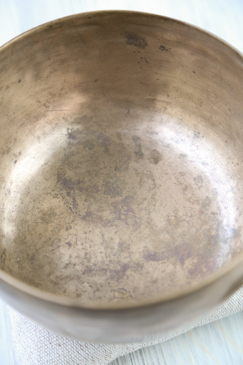 Singing Bowls Antique Singing Bowl Solar Plexus Chakra 168Hz oldbowl637