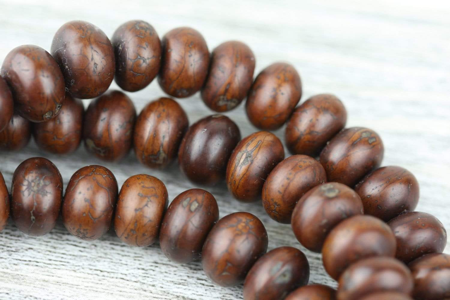 Choosing The Right Yoga Beads: Mala Beads Meaning By Color - The Yoga Nomads