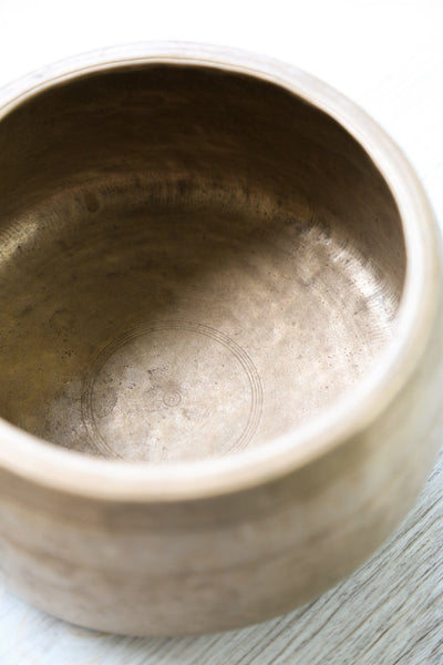 Singing Bowls Antique Mani Singing Bowl - Sacral Chakra 575Hz oldbowl609