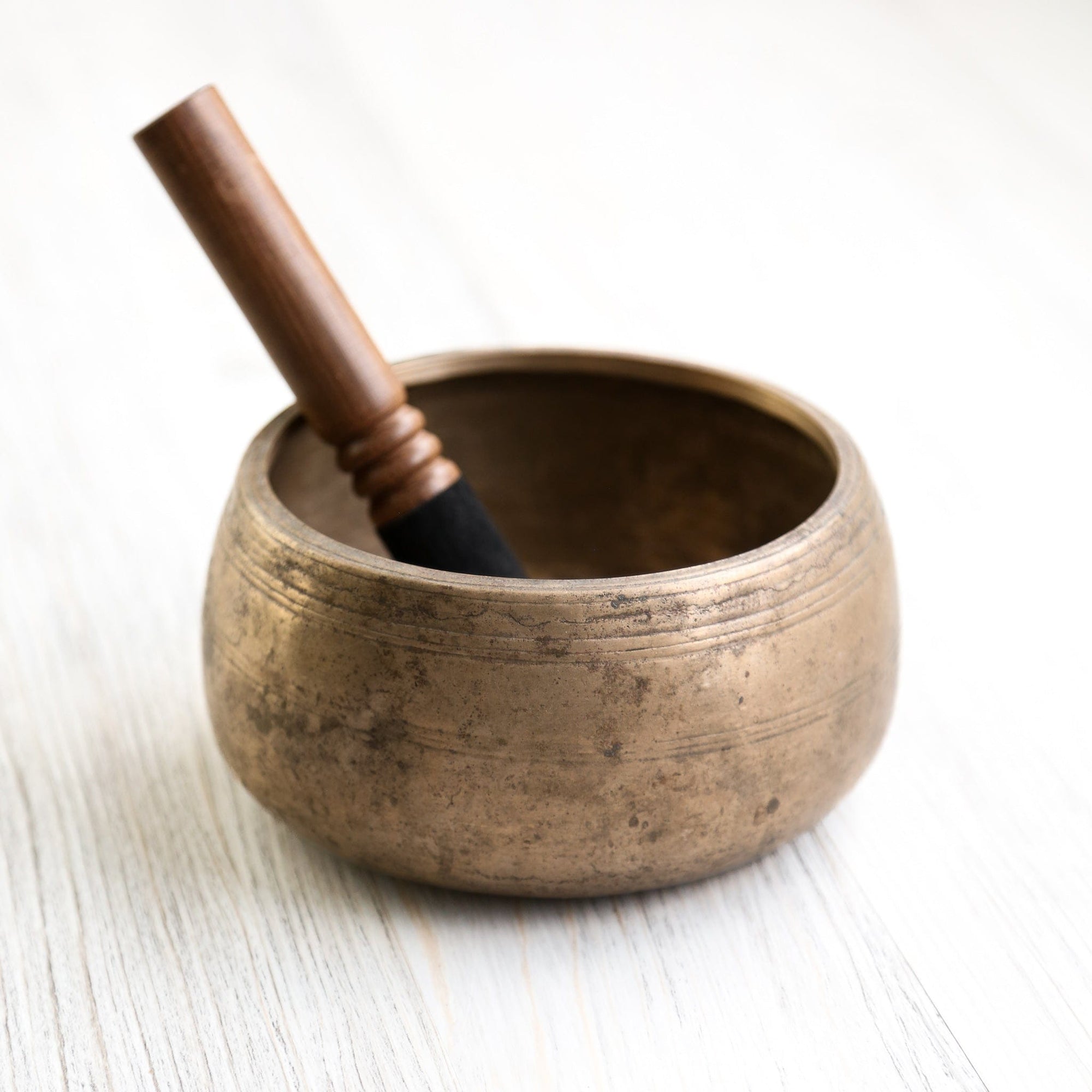 Singing Bowls Antique Mani Singing Bowl - Sacral Chakra 590Hz oldbowl448