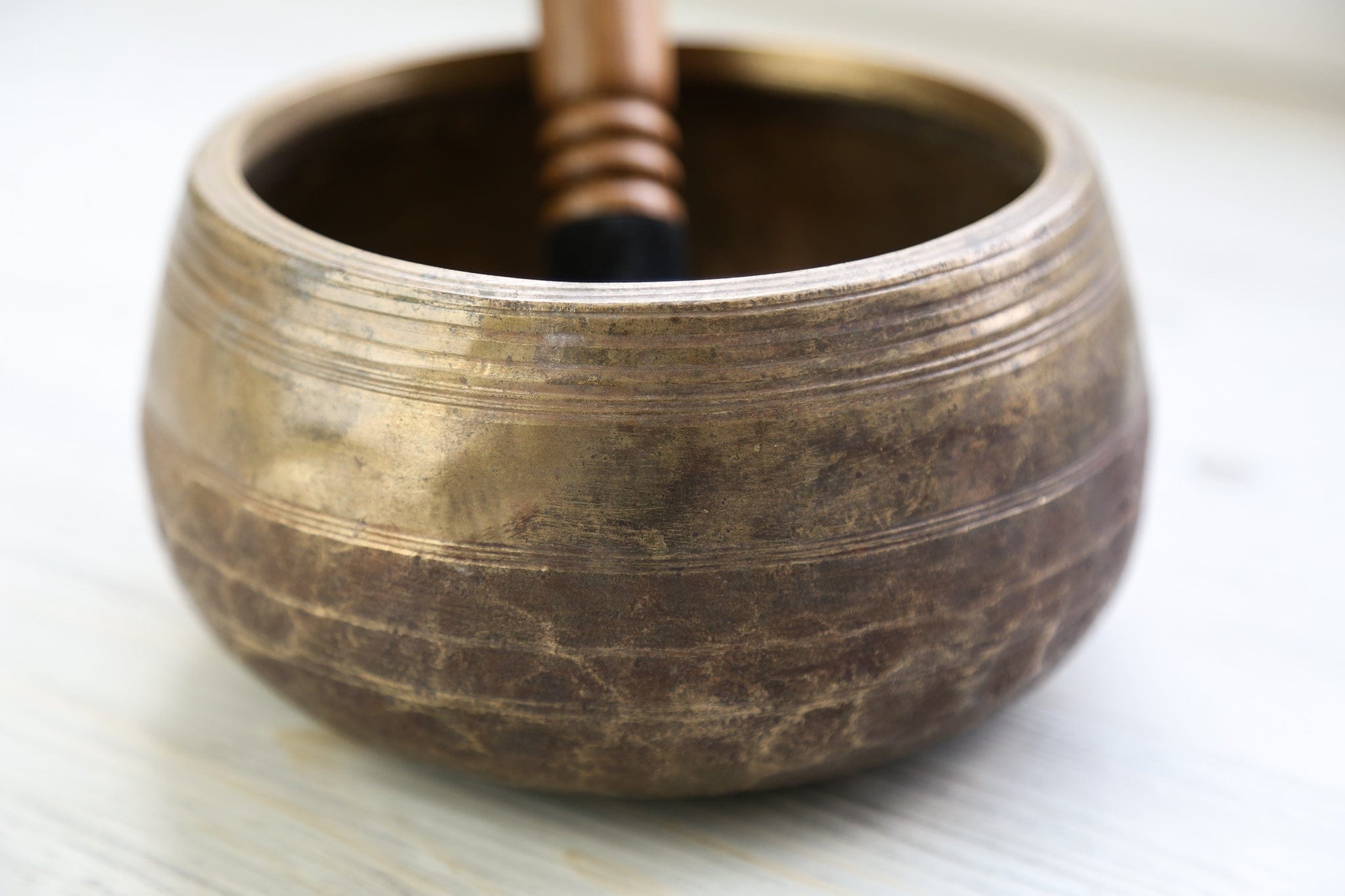 Singing Bowls Antique Mani Singing Bowl - Solar Plexus Chakra (665 Hz) oldbowl613