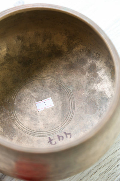 Singing Bowls Antique Mani Singing Bowl - Third Eye Chakra 447Hz oldbowl610