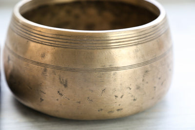Singing Bowls Antique Mani Singing Bowl - Third Eye Chakra 454Hz oldbowl608