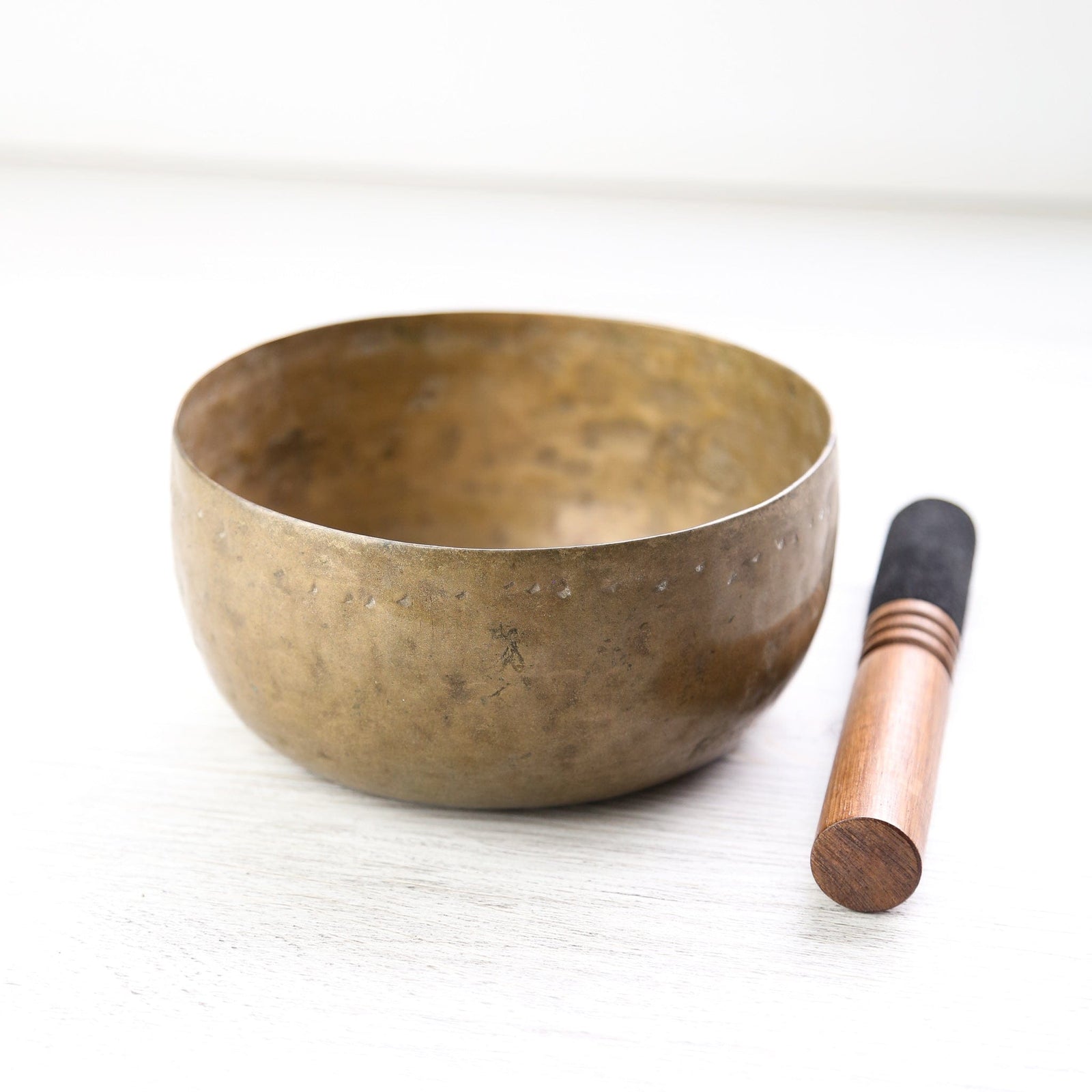 Singing Bowls Antique Singing Bowl Crown Chakra 62Hz oldbowl644