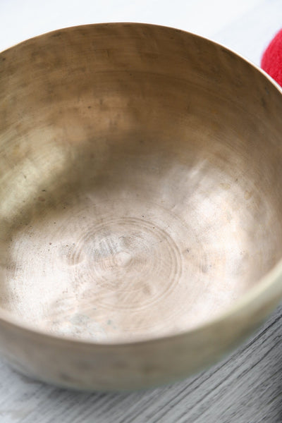 Singing Bowls Antique Singing Bowl Heart Chakra 175 Hz oldbowl655