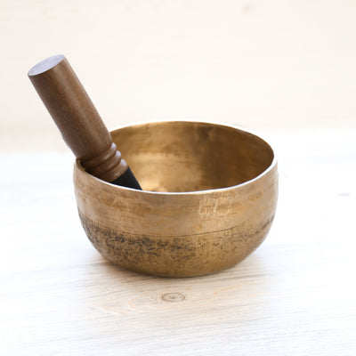 Singing Bowls Antique Singing Bowl Heart Chakra 176 Hz oldbowl580