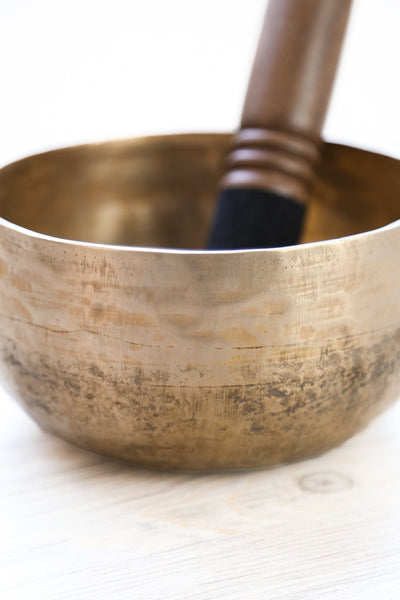 Singing Bowls Antique Singing Bowl Heart Chakra 176 Hz oldbowl580