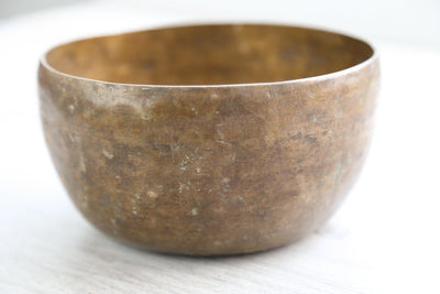 Singing Bowls Antique Singing Bowl Heart Chakra 185 Hz oldbowl596