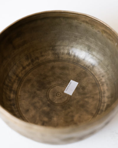 Singing Bowls Antique Singing Bowl Root Chakra 547 Hz oldbowl671