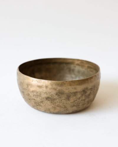 Singing Bowls Antique Singing Bowl Root Chakra 547 Hz oldbowl671