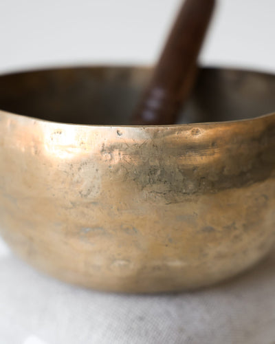 Singing Bowls Antique Singing Bowl Root Chakra 69 Hz oldbowl668