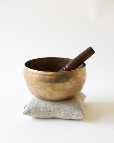 Singing Bowls Antique Singing Bowl Root Chakra 69 Hz oldbowl668