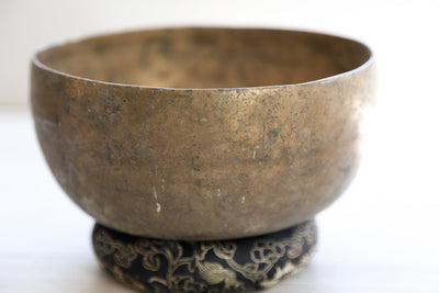 Singing Bowls Antique Singing Bowl Sacral Chakra 146 Hz oldbowl585