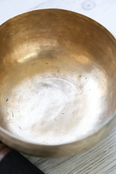 Singing Bowls Antique Singing Bowl Sacral Chakra 147 Hz oldbowl572