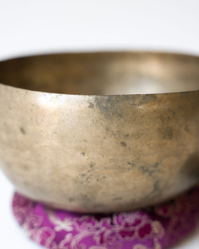 Singing Bowls Antique Singing Bowl Sacral Chakra 157 Hz oldbowl697