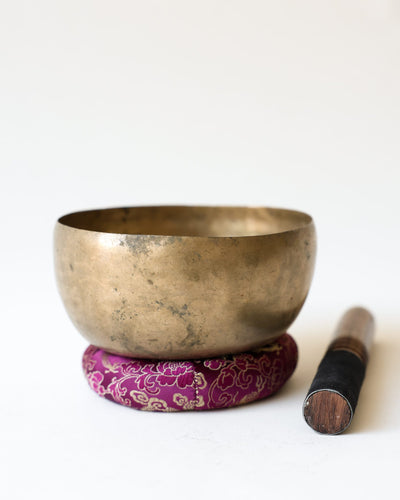 Singing Bowls Antique Singing Bowl Sacral Chakra 157 Hz oldbowl697