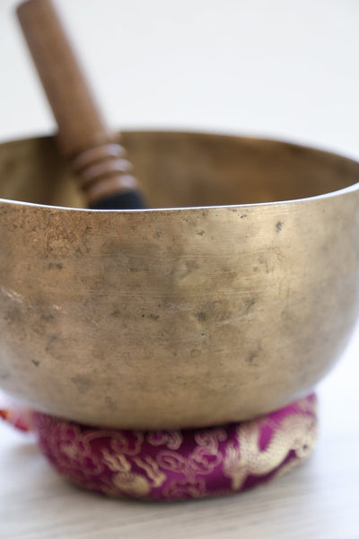 Singing Bowls Antique Singing Bowl Sacral Chakra 158 Hz oldbowl579