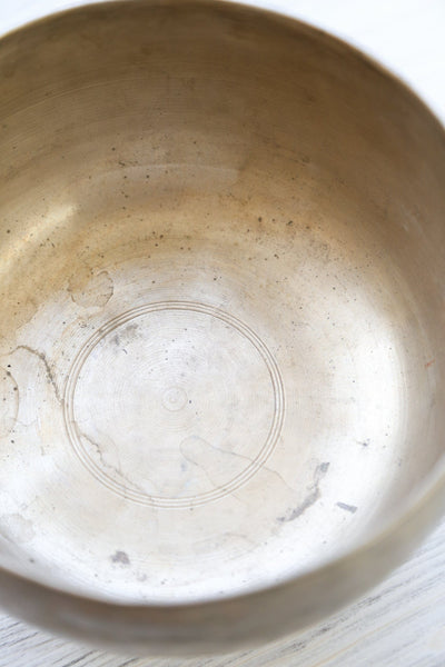 Singing Bowls Antique Singing Bowl Sacral Chakra 158 Hz oldbowl579