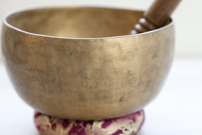 Singing Bowls Antique Singing Bowl Sacral Chakra 158 Hz oldbowl579