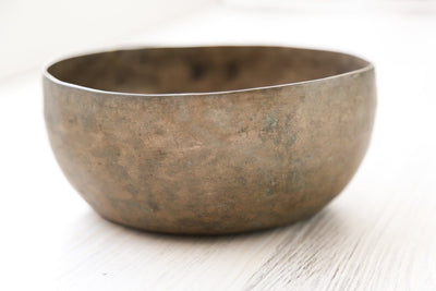 Singing Bowls Antique Singing Bowl Solar Plexus Chakra 161 Hz oldbowl602