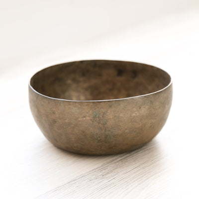 Singing Bowls Antique Singing Bowl Solar Plexus Chakra 161 Hz oldbowl602