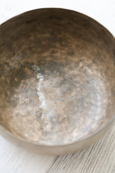 Singing Bowls Antique Singing Bowl Solar Plexus Chakra 161 Hz oldbowl602