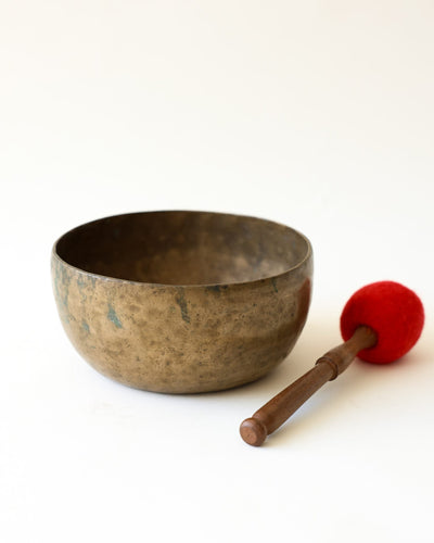 Singing Bowls Antique Singing Bowl Solar Plexus Chakra 161 Hz oldbowl664