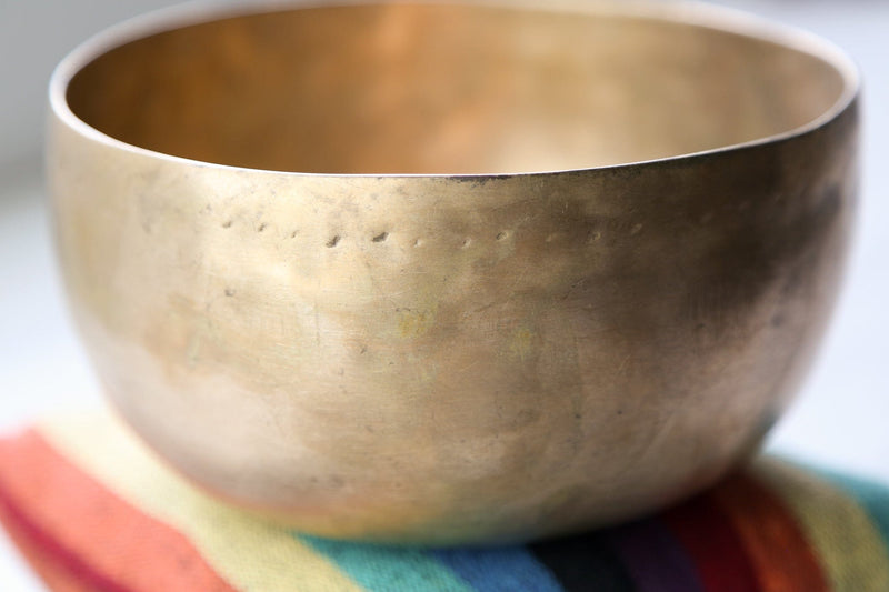 Singing Bowls Antique Singing Bowl Solar Plexus Chakra 161Hz oldbowl640