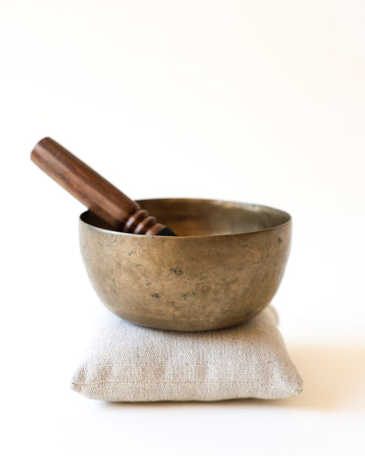 Singing Bowls Antique Singing Bowl Solar Plexus Chakra 166 Hz oldbowl708