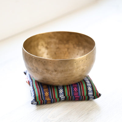 Singing Bowls Antique Singing Bowl Third Eye Chakra 107Hz oldbowl616