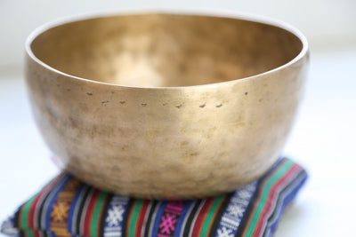 Singing Bowls Antique Singing Bowl Third Eye Chakra 107Hz oldbowl616