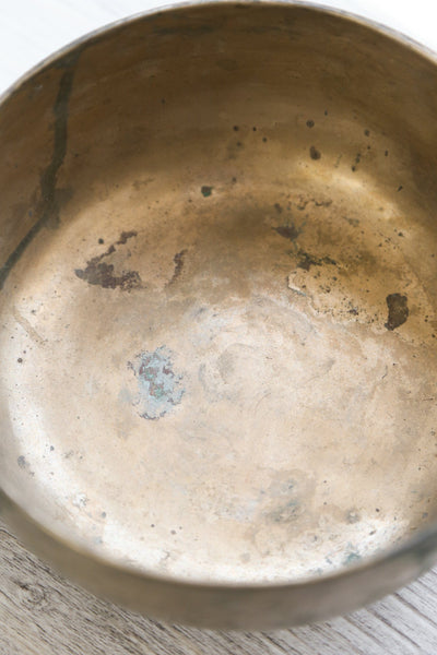 Singing Bowls Antique Singing Bowl Third Eye Chakra 215 Hz oldbowl588