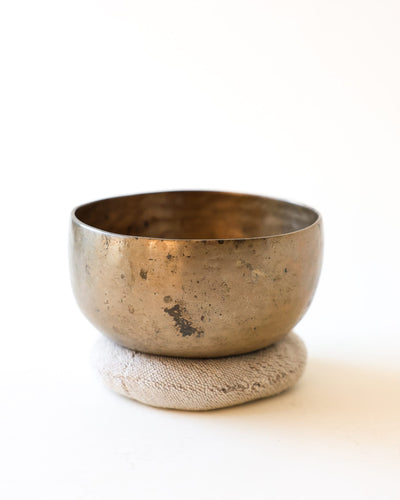 Singing Bowls Antique Singing Bowl Third Eye Chakra 216 Hz oldbowl706