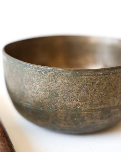 Singing Bowls Antique Singing Bowl Third Eye Chakra 222 Hz oldbowl704