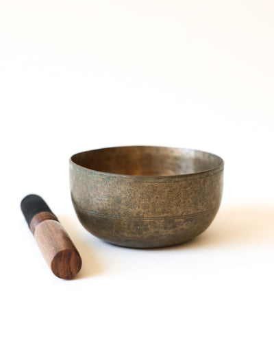Singing Bowls Antique Singing Bowl Third Eye Chakra 222 Hz oldbowl704