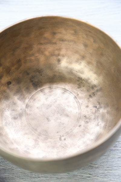 Singing Bowls Antique Singing Bowl Third Eye Chakra 232Hz oldbowl648