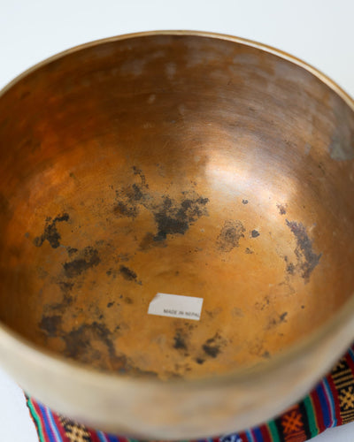 Singing Bowls Antique Singing Bowl Third Eye Chakra 465 Hz oldbowl665