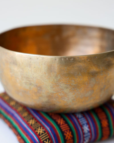 Singing Bowls Antique Singing Bowl Third Eye Chakra 465 Hz oldbowl665
