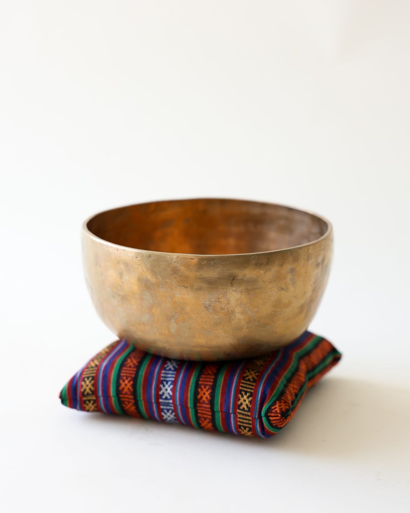 Singing Bowls Antique Singing Bowl Third Eye Chakra 465 Hz oldbowl665