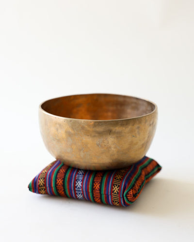 Singing Bowls Antique Singing Bowl Third Eye Chakra 465 Hz oldbowl665