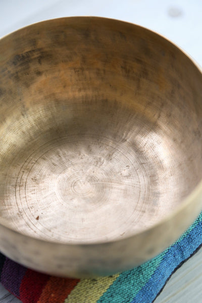 Singing Bowls Antique Singing Bowl Throat Chakra 143Hz oldbowl652