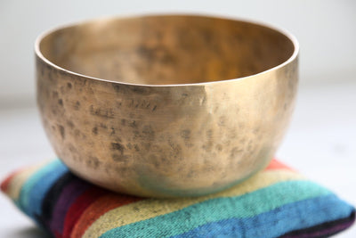 Singing Bowls Antique Singing Bowl Throat Chakra 143Hz oldbowl652