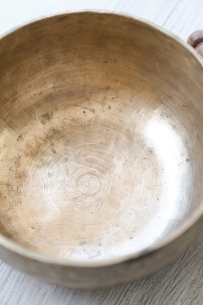 Singing Bowls Antique Singing Bowl Throat Chakra 163 Hz oldbowl584