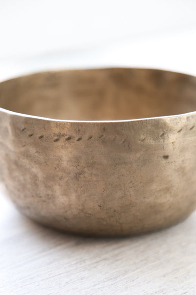 Singing Bowls Antique Singing Bowl Throat Chakra 194 Hz oldbowl592