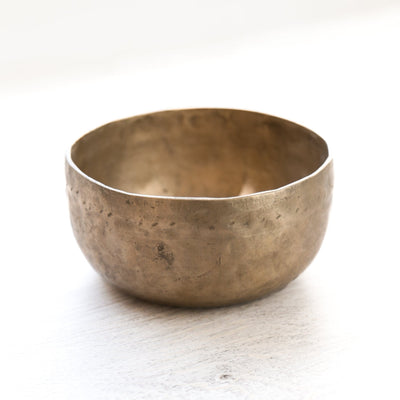 Singing Bowls Antique Singing Bowl Throat Chakra 194 Hz oldbowl592