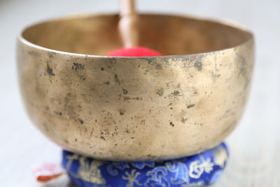 Singing Bowls Antique Singing Bowl Throat Chakra 195Hz oldbowl635