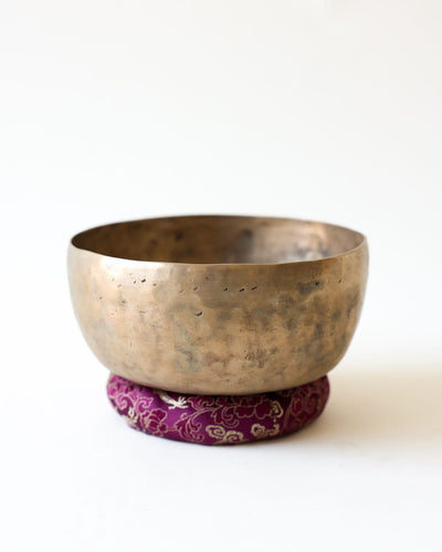 Singing Bowls Antique Singing Bowl Throat Chakra 392 Hz oldbowl686