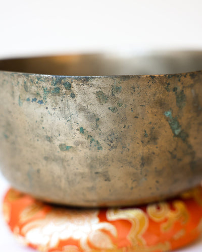 Singing Bowls Antique Singing Bowl Throat Chakra 410 Hz oldbowl709